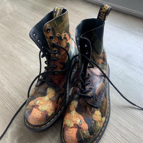 Hogarth Doc Martens - Picture 4 of 6
